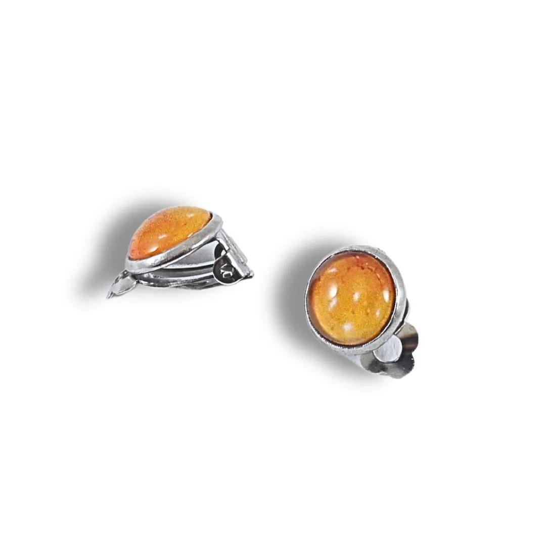 Kustomoidut klipsikorvakorut asiakkaan valokuvasta